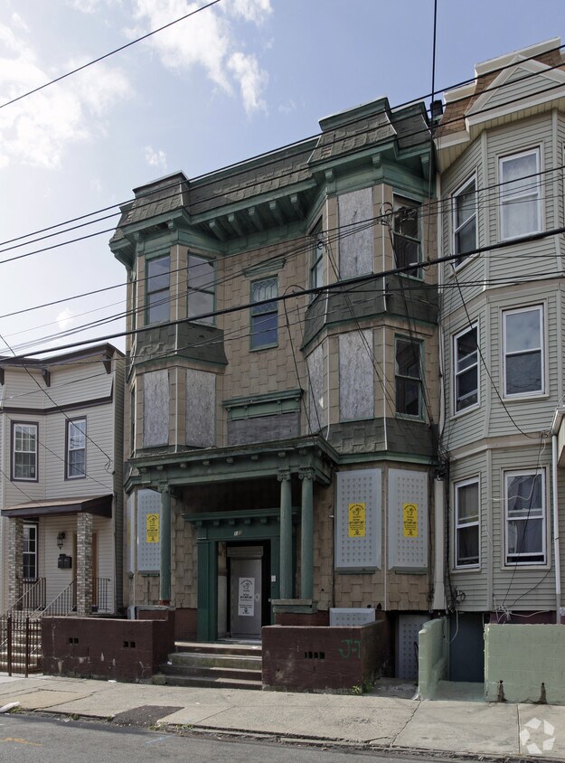 Building Photo - 133 Wilkinson Ave