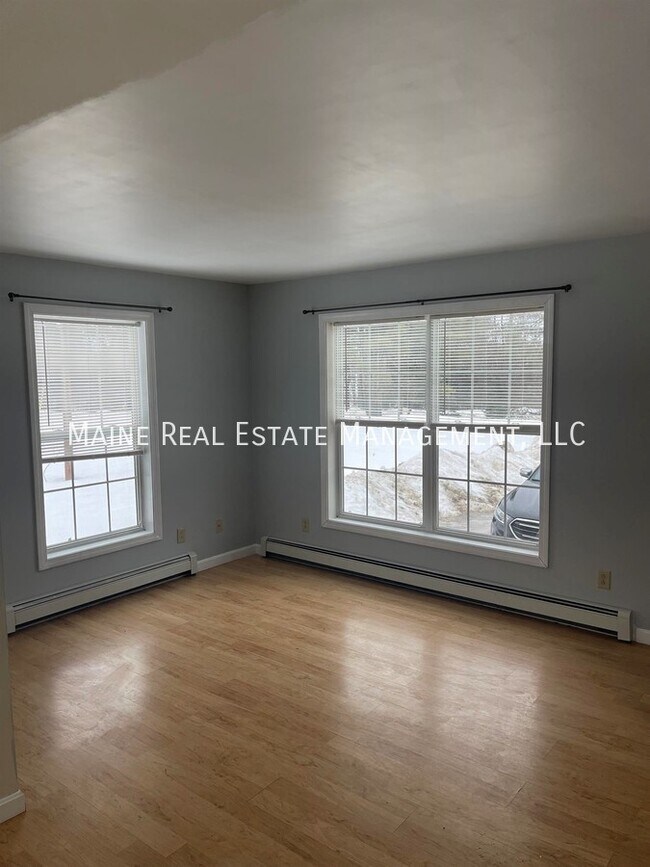 20 Patrick Dr, Hermon, ME 04401 Room for Rent in Hermon, ME