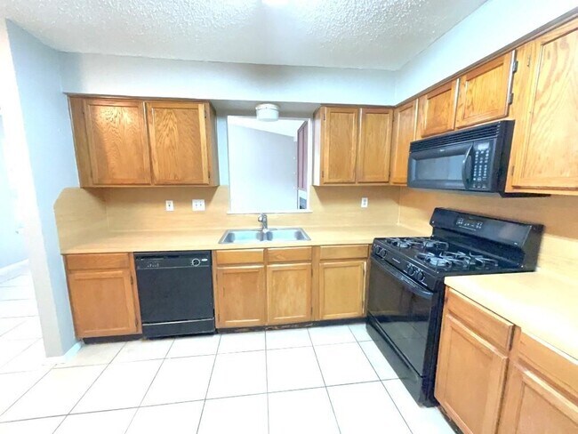 Foto del edificio - 803 Country Aire Dr