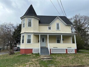 Building Photo - 143 Blackamore Ave