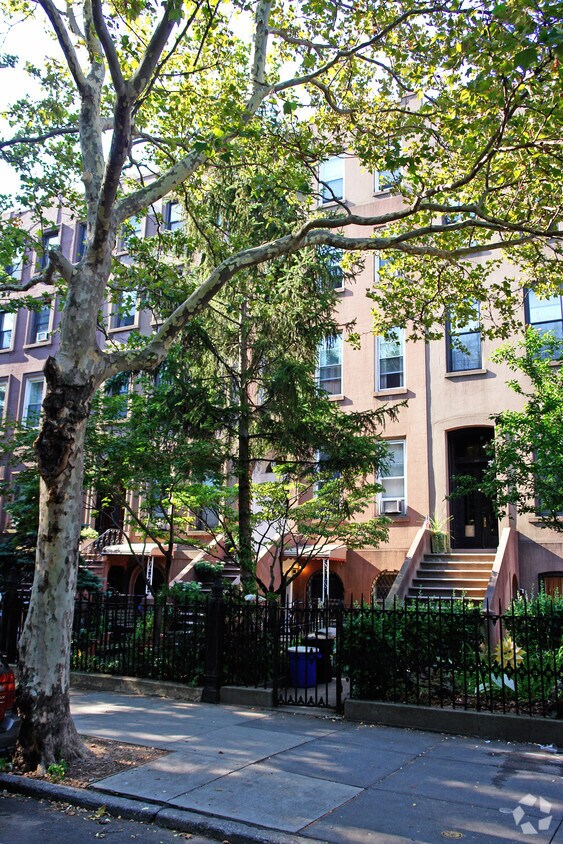 Building Photo - 62 1st Pl