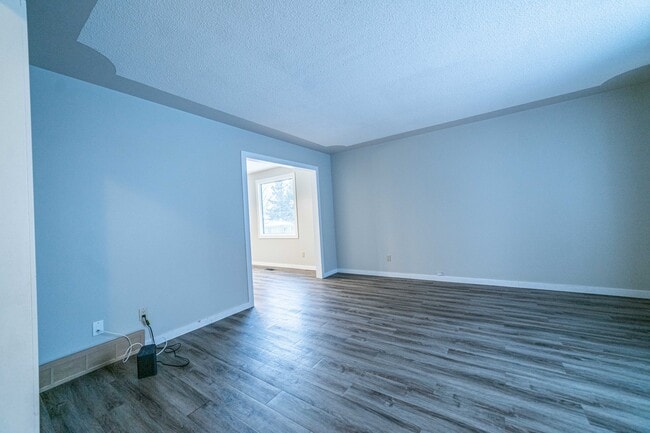 Building Photo - 435 Piccadilly Ave Thunder Bay ON P7B 5C8