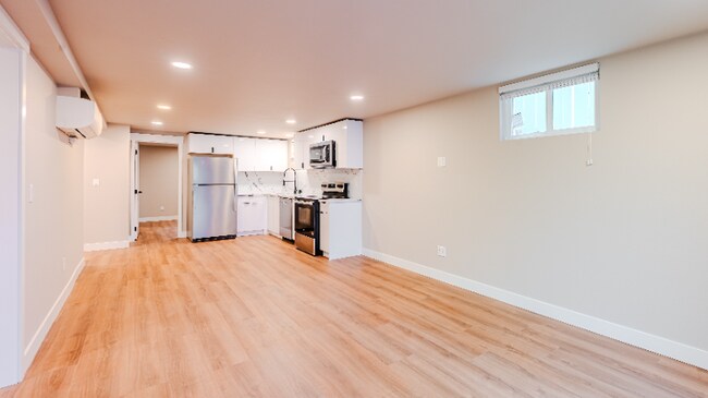 Building Photo - 2106 Oakes Ave