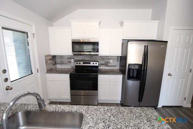 Building Photo - 134 Wind Ridge Dr