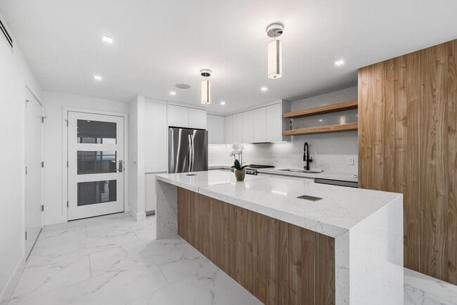 Building Photo - 545 S Fort Lauderdale Beach Blvd