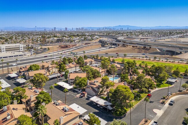 Foto del edificio - 809 Rock Springs Dr