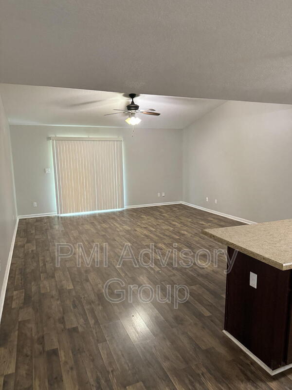 Foto del edificio - 3328 SE Taurus Ave