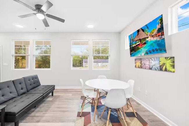 Building Photo - Room in Townhome on Kings Mountain St