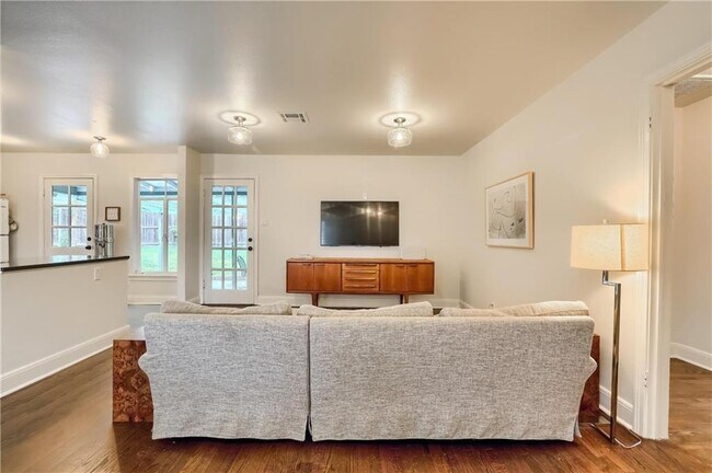 Building Photo - 4513 Highland Terrace