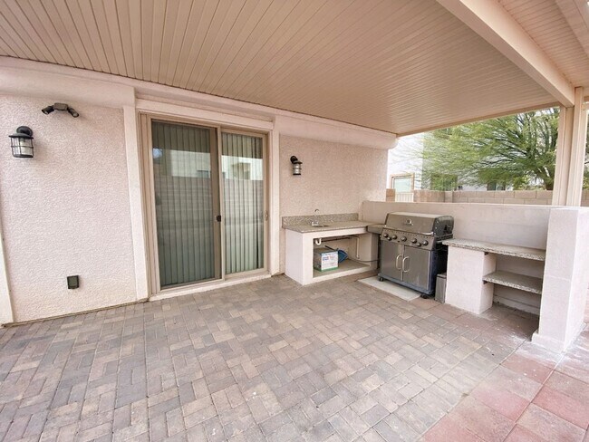 Building Photo - Single story Rhodes Ranch guard gated home...
