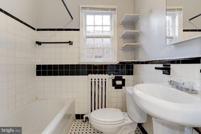 Building Photo - 3923 9th St NE