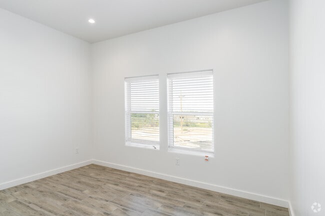 3BR, 2BA - 1270SF - Primary Bedroom - McGuffey Vistas