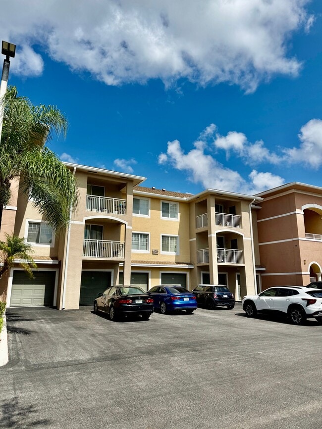 Photo - 6529 Emerald Dunes Dr (Royal Palm Beach, FL) Apartment