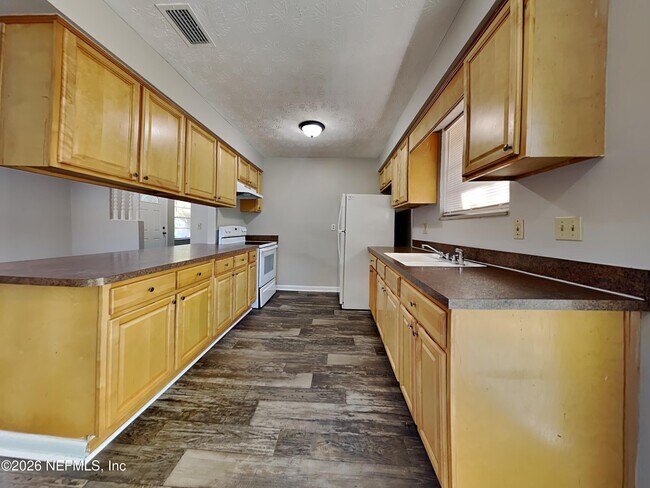 Foto del edificio - 8349 Pembrook Ct