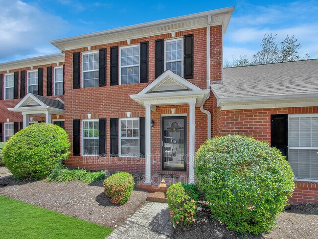 Foto del edificio - 215 Rexford Dr