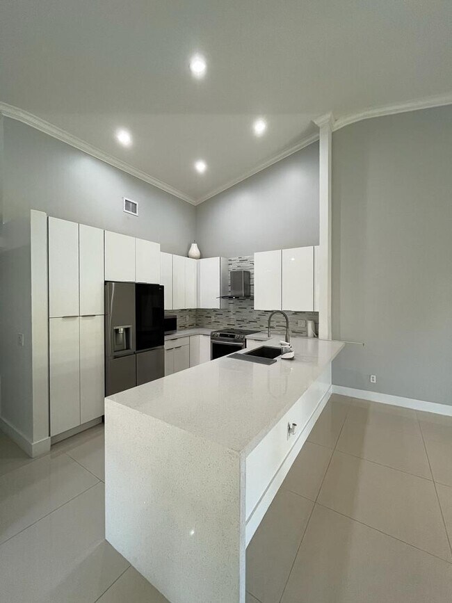 Foto del edificio - 305 W Coral Trace Cir