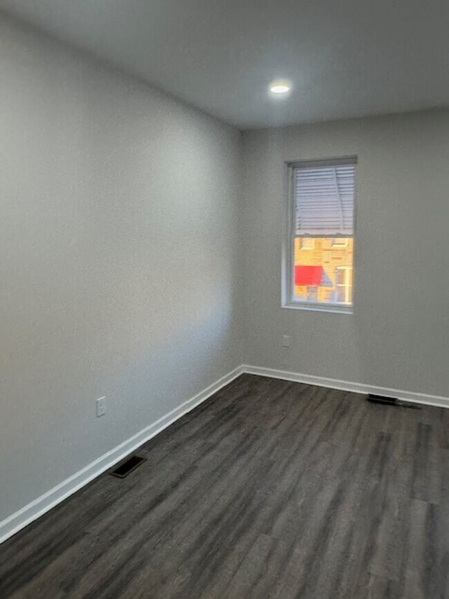 Foto del edificio - Beautifully Updated Townhome in Prime Location – Move-In Ready!