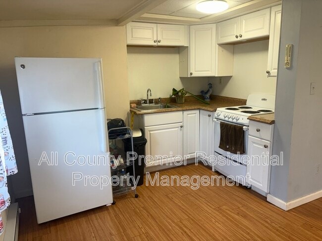 Building Photo - 4 Henshaw Ct