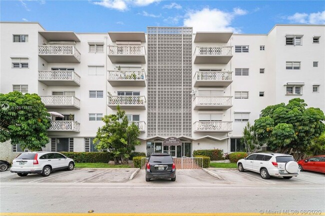 Foto del edificio - 9700 E Bay Harbor Dr