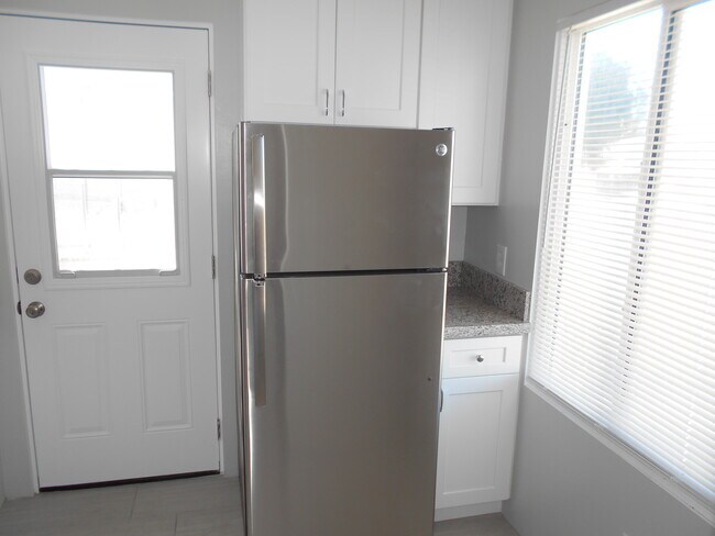 Kitchen - 2085 Abbott St