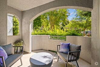 2BR, 1BA - 932SF - Patio - Broadleaf Apartments