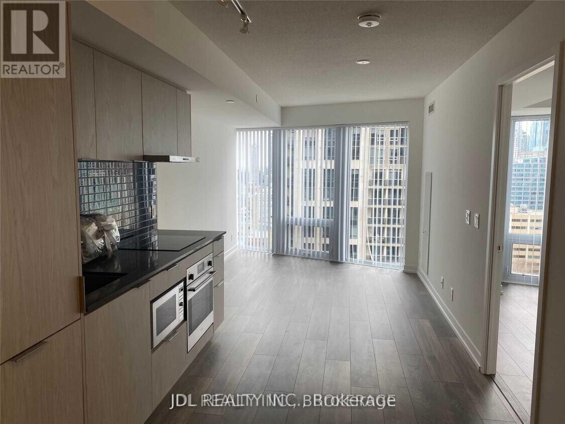Building Photo - 60 Shuter St