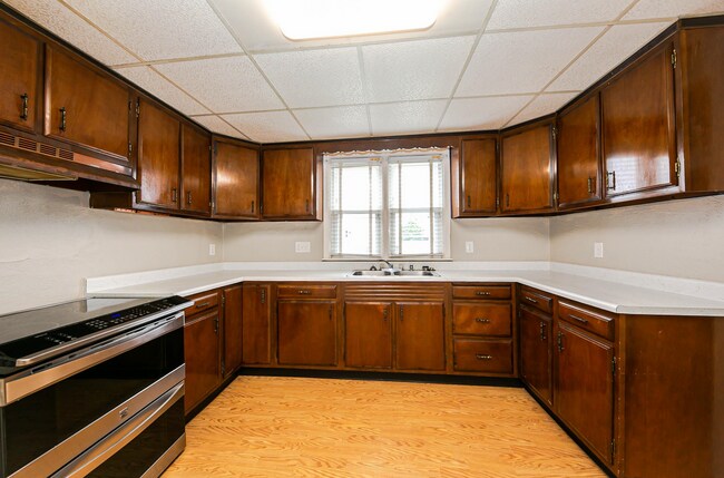 Building Photo - 1414 Schaffer Street - 3 Beds - 2 Bath - R...