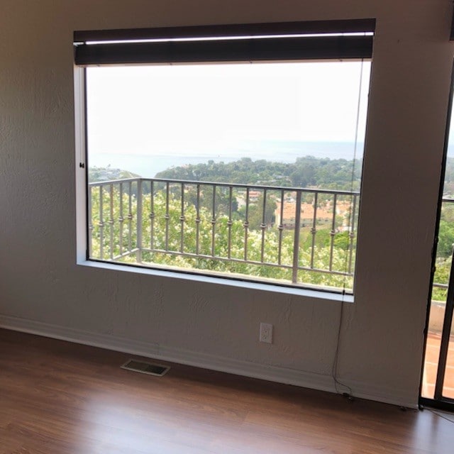 Building Photo - 6160 Zumirez Dr