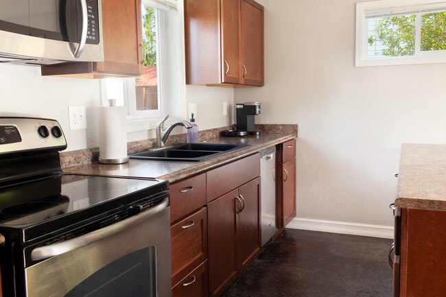 Kitchen - 220 S 14th St