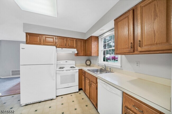 Building Photo - 233 Nuthatch Ct