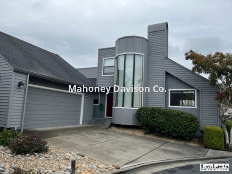 Immaculate 3 bdrm/2 bath, open floor plan House for Rent in