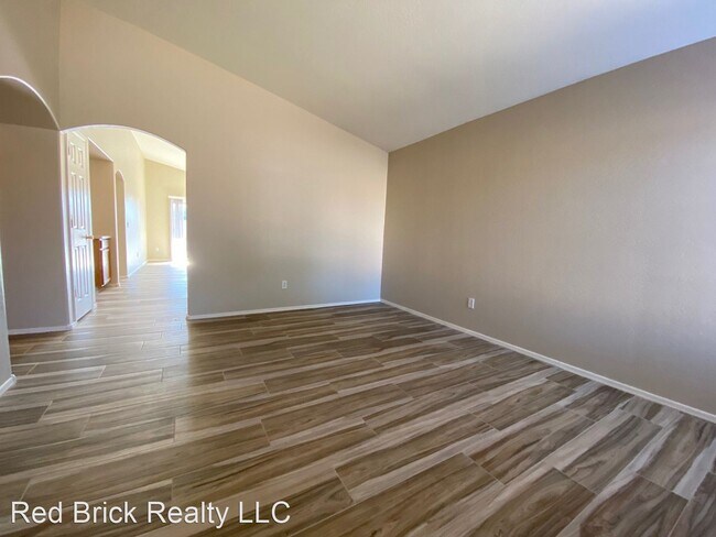 Foto del edificio - 3 br, 2 bath House - 821 E Lakeview Dr