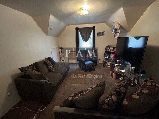 Foto del edificio - 823 Yout St