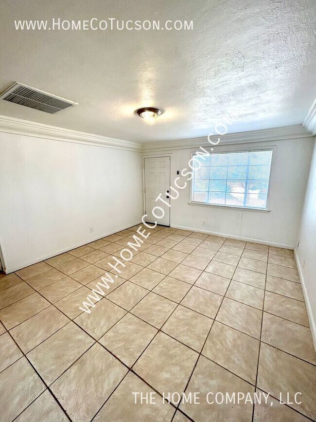 Foto del edificio - AVAILABLE NOW:  4550 E Sylvane Street- 4be...
