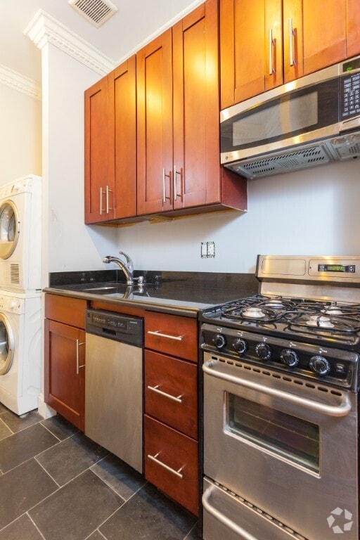 Building Photo - 493 Second Ave (27th & 28th St), #3