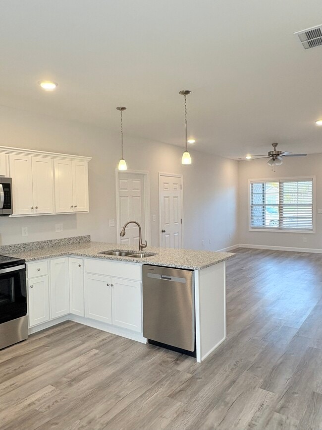 Building Photo - 932 Rodeo Ln