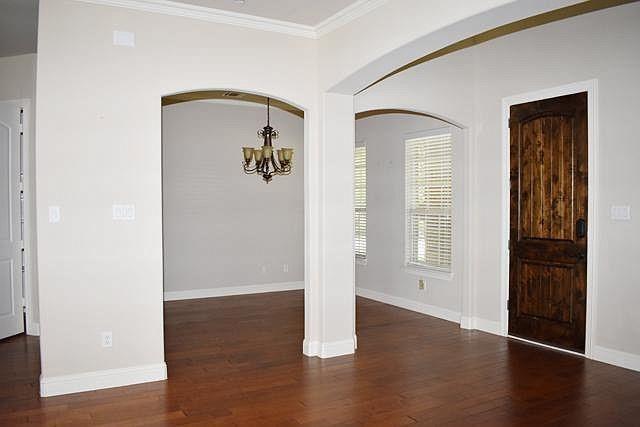 Building Photo - 5140 Chinquapin Dr