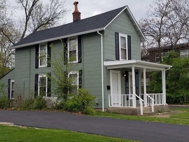 Building Photo - 4911 Calvert St