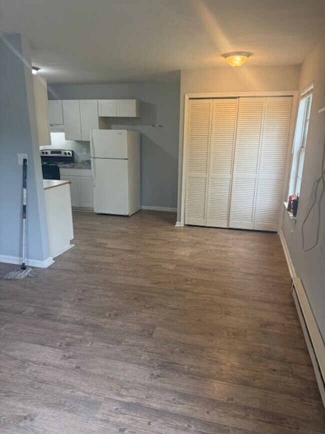 Foto del edificio - Three Bedroom Apartment in Norfolk