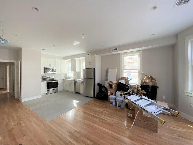 Building Photo - 72 Spring St