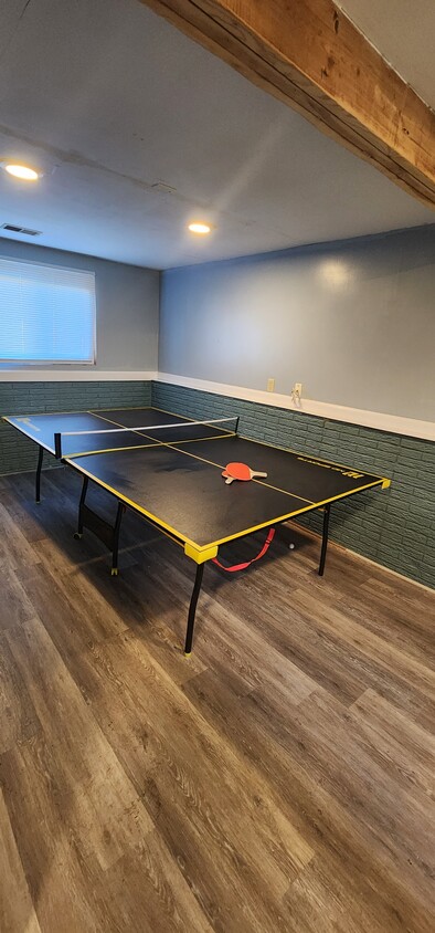 Table tennis room - 3049 Baylor Ave