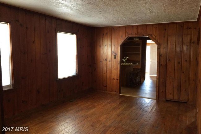 Building Photo - 301 Lakeview Ave