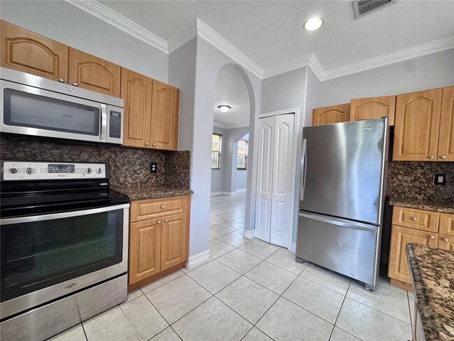 Foto del edificio - 12864 NW 7th St