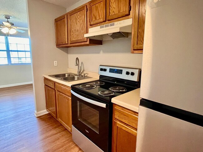Building Photo - Adorable 1 bed / 1.5 bath with Garage