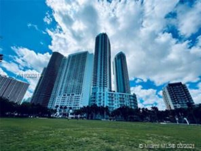 Building Photo - 1900 N Bayshore Dr