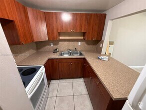 Building Photo - 10090 NW 80th Ct