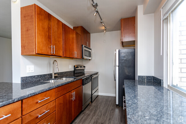 2BR, 1BA - Coronet