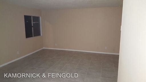 Building Photo - 1110 S Kenmore Ave