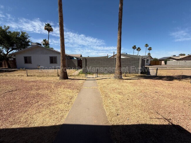 Foto del edificio - 13829 N 48th Ave