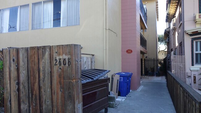Foto del edificio - 2606 Benvenue Ave